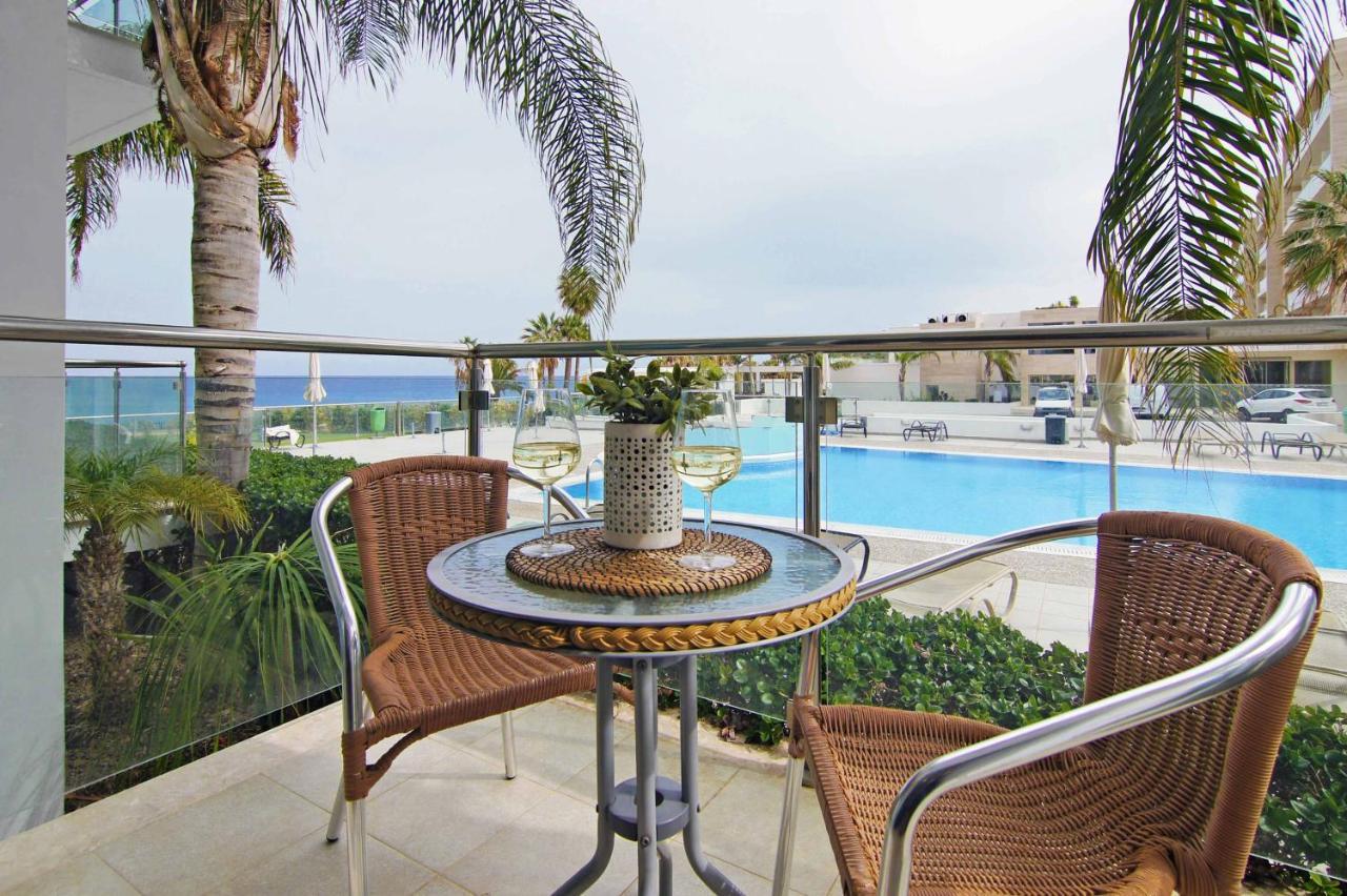 Diana - Coralli Beachfront Apartment 普罗塔拉斯 外观 照片