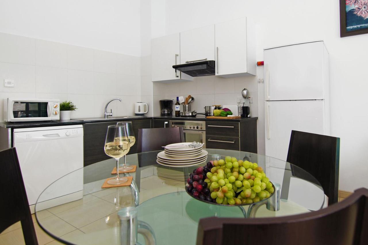 Diana - Coralli Beachfront Apartment 普罗塔拉斯 外观 照片
