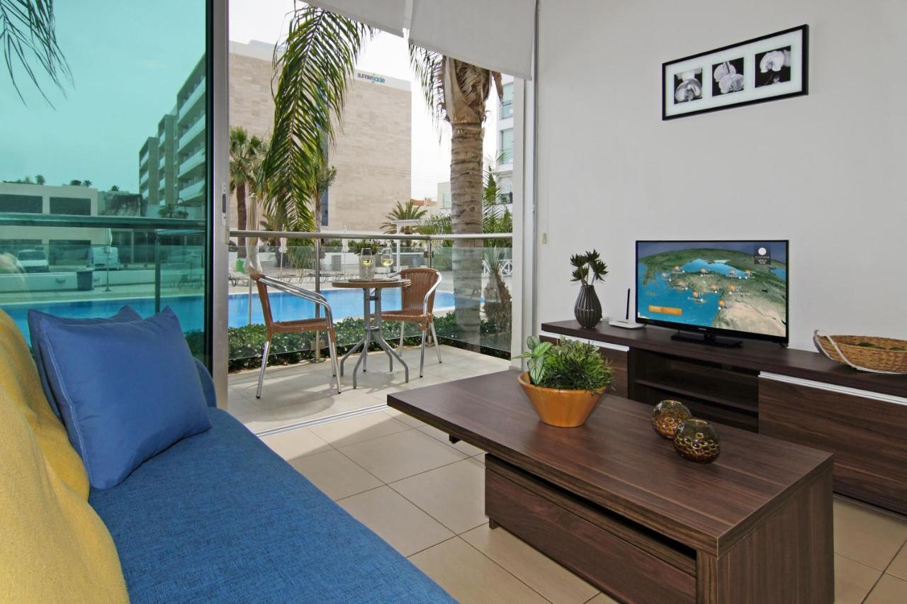 Diana - Coralli Beachfront Apartment 普罗塔拉斯 外观 照片