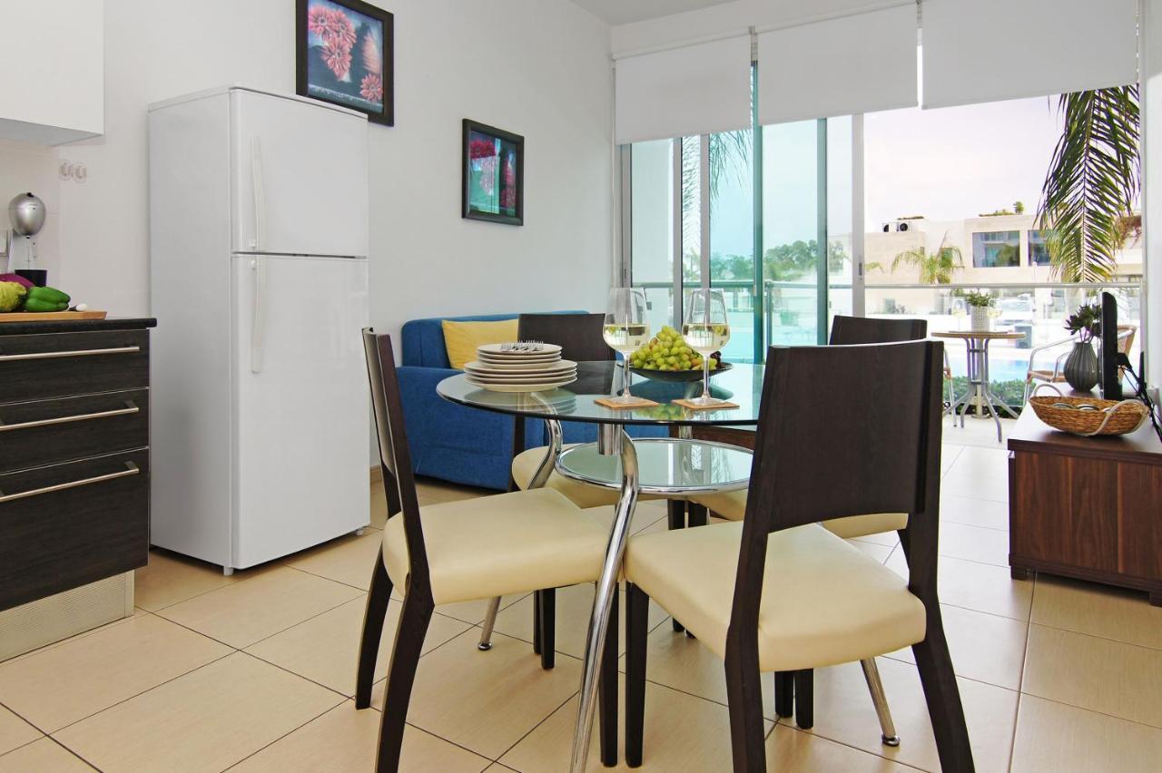Diana - Coralli Beachfront Apartment 普罗塔拉斯 外观 照片