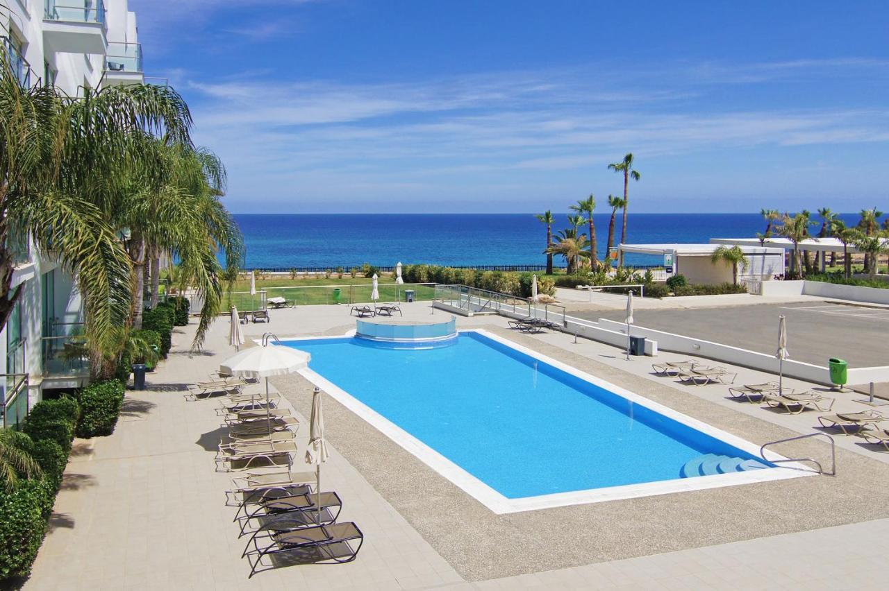 Diana - Coralli Beachfront Apartment 普罗塔拉斯 外观 照片