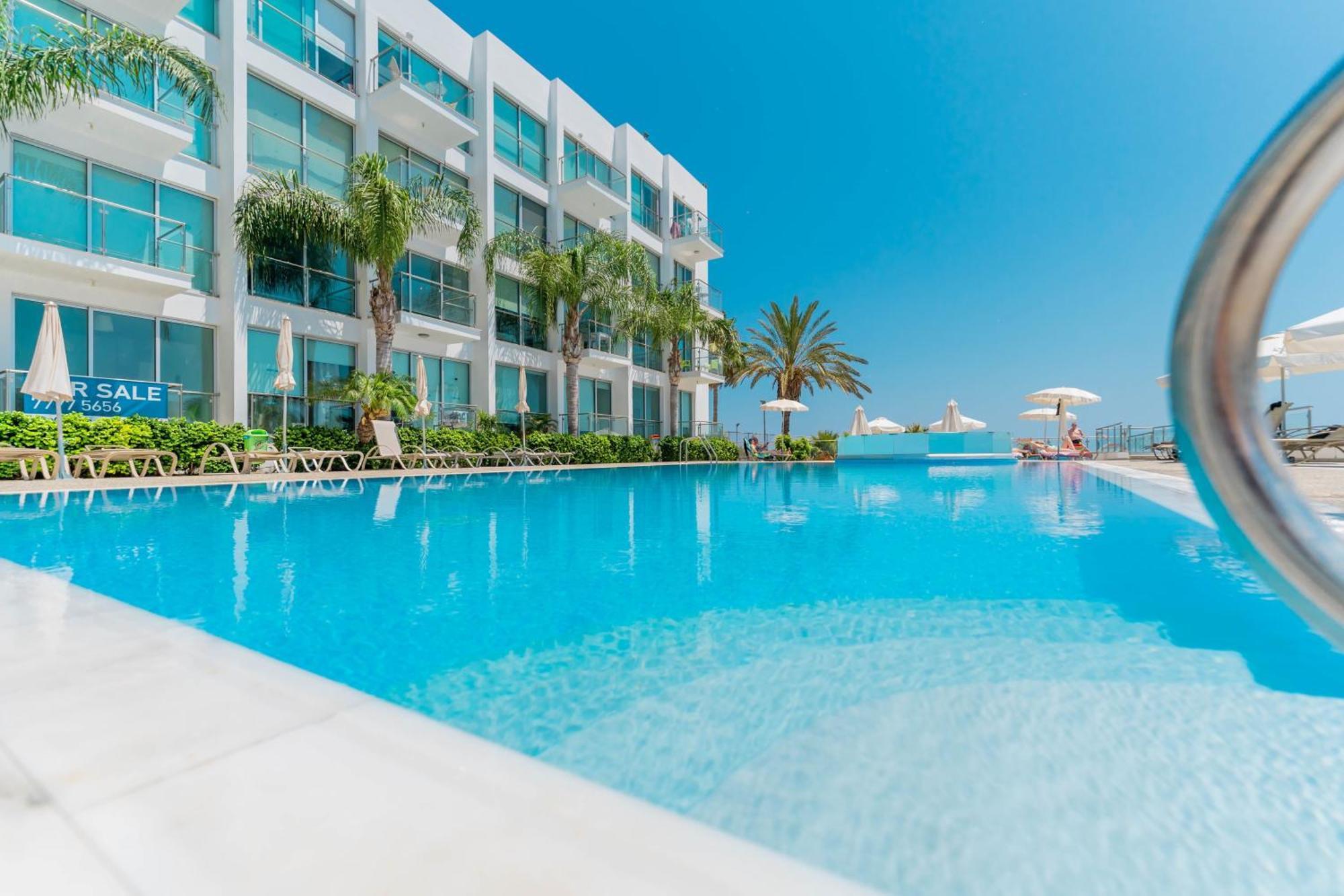 Diana - Coralli Beachfront Apartment 普罗塔拉斯 外观 照片