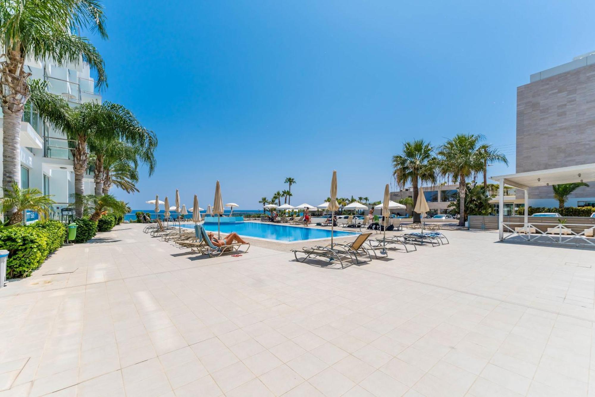 Diana - Coralli Beachfront Apartment 普罗塔拉斯 外观 照片
